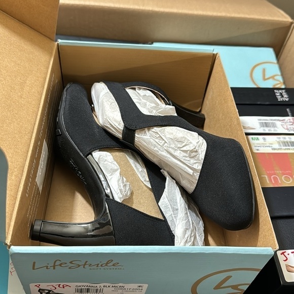 LIFESTRIDE Giovanna 2 Pumps - Picture 2 of 12